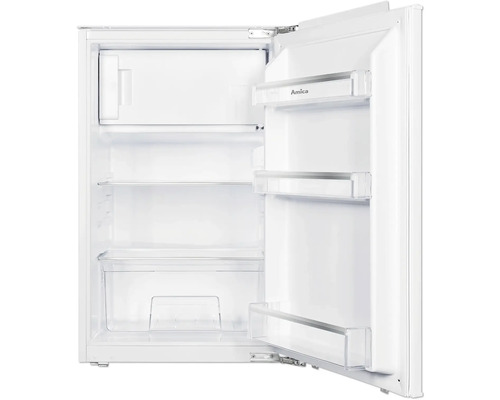 Geöffneter Kühlschrank mit Regalen und Schubladen