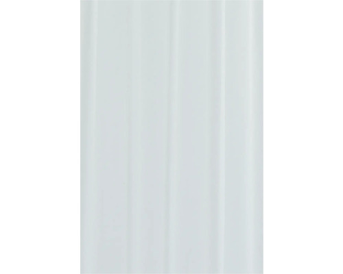 Weiße, vertikal strukturierte Oberfläche.