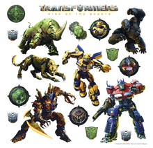 Transformers Rise of the Beasts Wandaufkleber mit verschiedenen Charakteren und Logos.