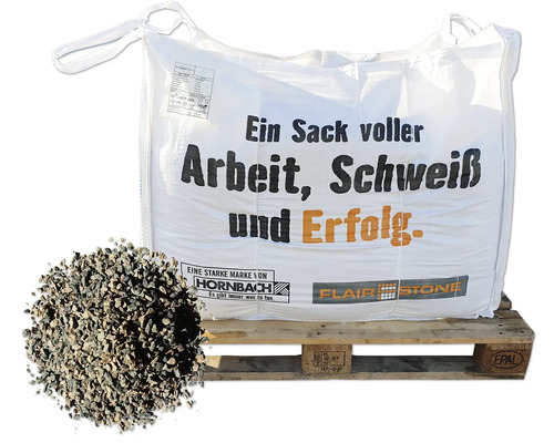 FLAIRSTONE Big Bag Splitt 2 mm - 5 mm ca. 650 kg - 700 kg = 0,5 cbm Big Bag mit Kies auf Palette, Aufschrift: Ein Sack voller Arbeit, Schweiß und Erfolg, Hornbach Logo