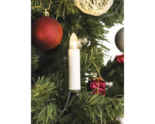 LED Kerzenlichterkette Konstsmide 6,75 m + Zuleitungslänge 1,5 m 16 LEDs Lichtfarbe warmweiß Detailaufnahme eines Weihnachtsbaums mit Baumschmuck und Kerzenlichterkette
