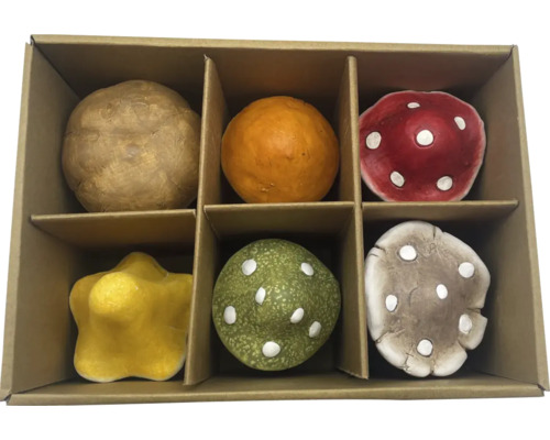 Dekorative Spielsteine in Kartonverpackung
