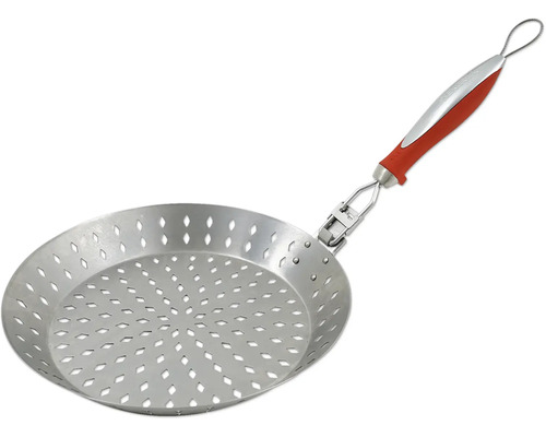 Grillpfanne aus Metall mit Löchern und Griff