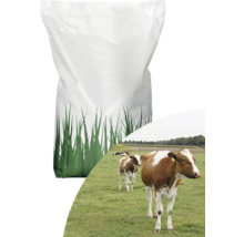 Futtermittel-Sack mit Weide im Hintergrund