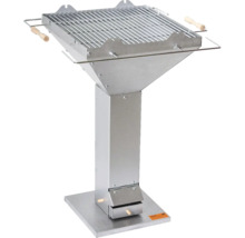Säulengrill aus Metall mit Holzgriffen