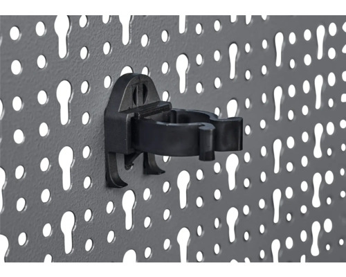 Werkzeugwand mit Rohrklemme zur Werkzeugaufbewahrung