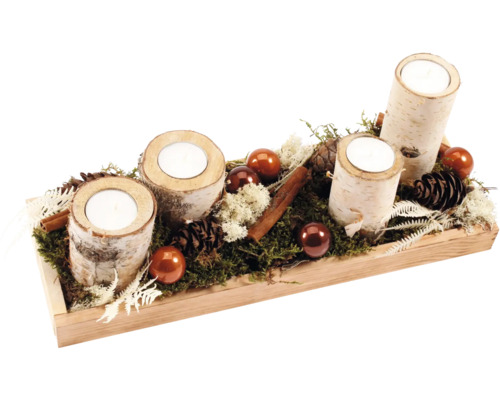 Adventsgesteck Holztablett mit 4 Birkenholz Kerzenhalter L ca. 38 cm B ca. 13,5 cm H ca. 16 cm Weihnachtsdekoration mit Kerzenhaltern aus Birkenholz, Tannenzapfen, Zimtstangen und Kugeln in Holztablett