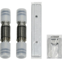 Zwei Wellrohrverbinder und Montagezubehör in Verpackung
