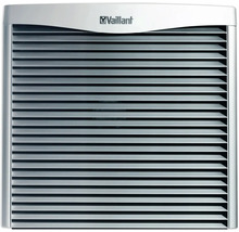 Vaillant Logo vor einem Lüftungsgitter