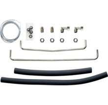 Set mit Kabeln, Rohren, Kupplungen und Dichtungen für Sanitärinstallationen.