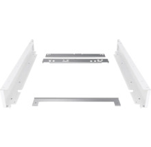 Metallschienen und Halterungen für eine Küchenkonstruktion