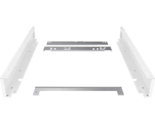 Metallschienen und Halterungen für eine Küchenkonstruktion