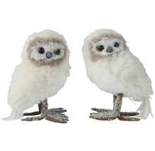 Zwei weiße Stoffeulen als Dekoration