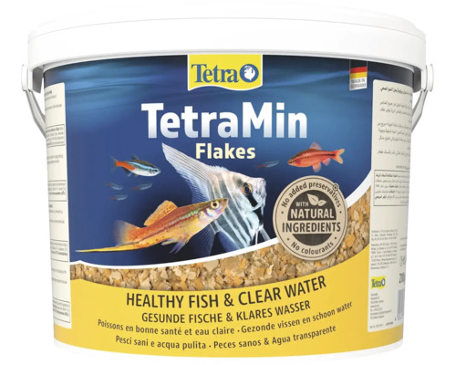 TetraMin Flockenfutter für gesunde Fische und klares Wasser im Eimer