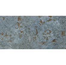 Fliese mit rauer Textur und unregelmäßigem Muster