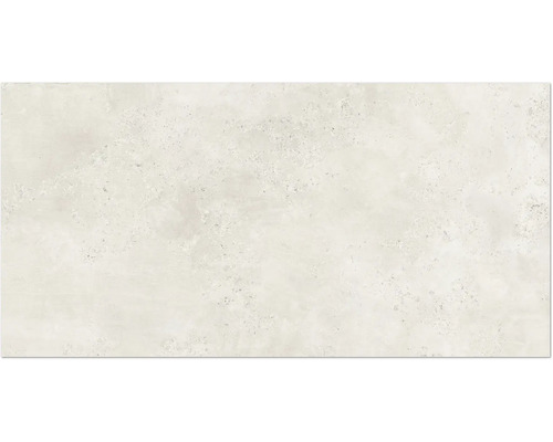 Helle Bodenfliese mit leichter Struktur