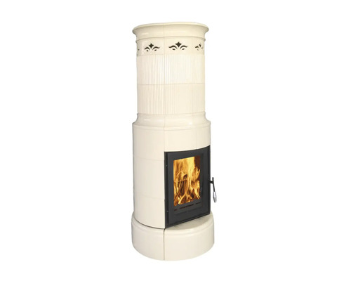 Kaminofen aus Keramik mit Feuerraum und Tür