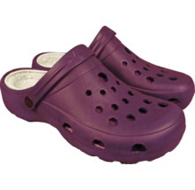 Paar offene Clogs mit Innenfutter