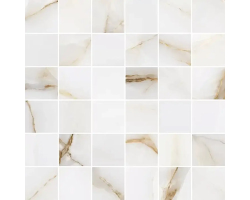 Quadratische Fliesen mit Marmoroptik, geeignet für Wand- und Bodengestaltung.