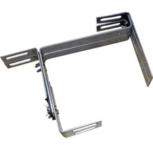 Metallhalterung mit Befestigungslöchern