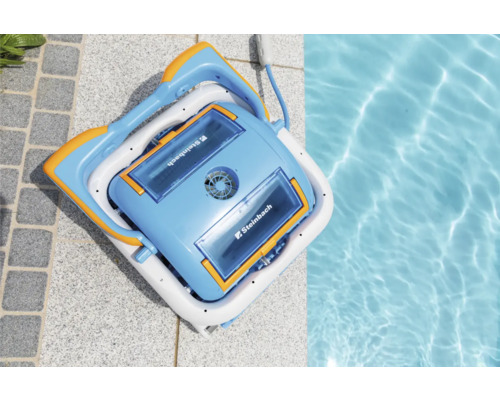 Steinbach Poolroboter neben einem Schwimmbecken