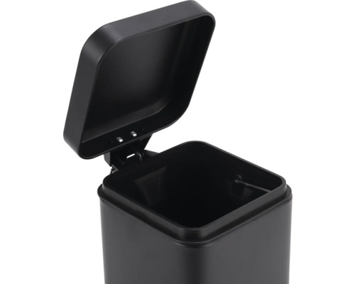 Offener, schwarzer Treteimer