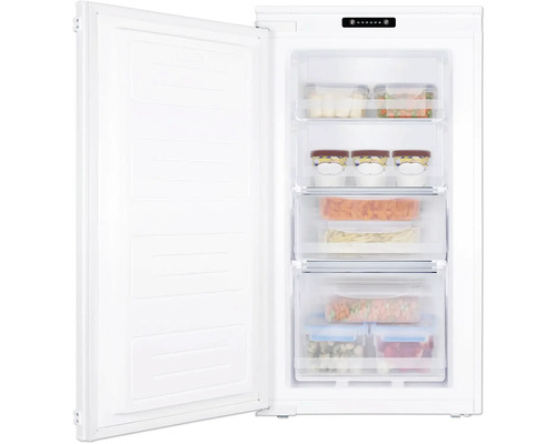 Geöffneter Gefrierschrank mit Lebensmitteln in durchsichtigen Behältern