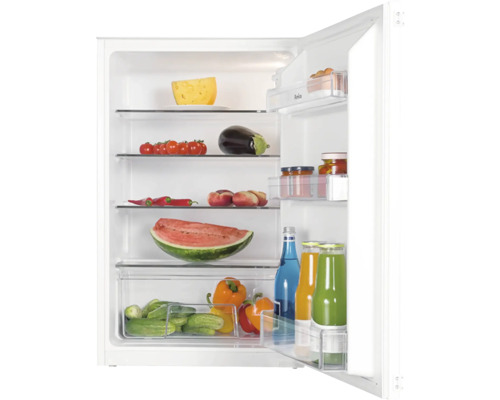 Kühlschrank Amica EVKS 16172-1 BxHxT 56 x 88 x 55 cm Kühlteil 135 l Geöffneter Kühlschrank gefüllt mit Lebensmitteln wie Käse, Tomaten, Aubergine, Paprika, Gurken, Wassermelone und Getränken