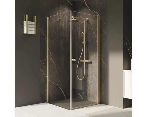 Eckdusche mit Duscharmatur und Handtuchhalter im Badezimmer