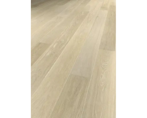 Heller Holzboden aus einzelnen Dielen