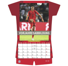 Wandkalender im Trikotdesign mit Fußballspieler-Motiv und Monatsübersicht