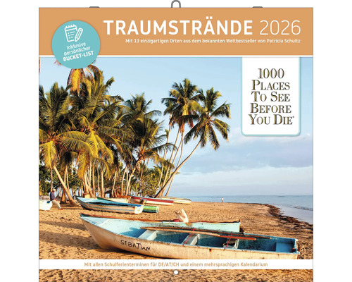 Traumstrände Kalender 2026 mit einem Foto von einem Strand und Fischerbooten