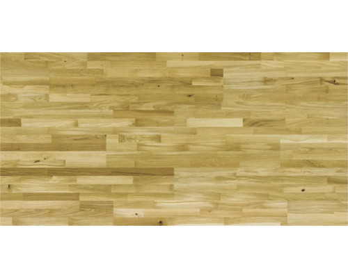 Holzboden aus Eiche im Fischgrätmuster