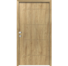 Holztür mit horizontalen Zierrillen und Türbeschlägen