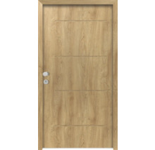 Holztür mit horizontalen Rillen und Türgriff