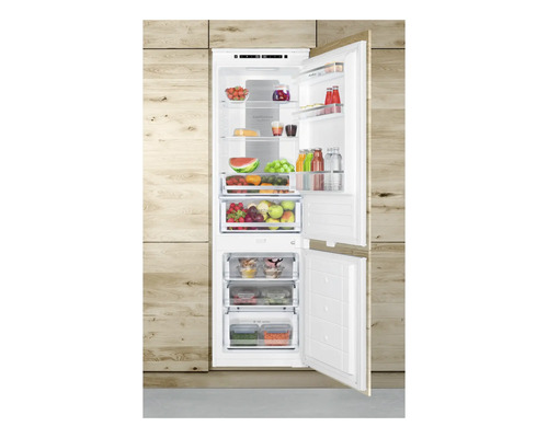 Geöffneter Kühlschrank mit Lebensmitteln