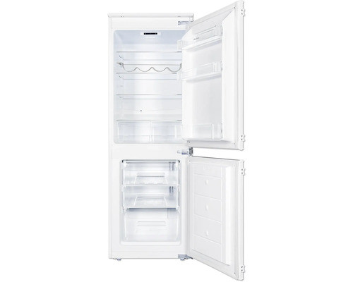 Geöffneter Kühlschrank mit Regalen und Schubladen