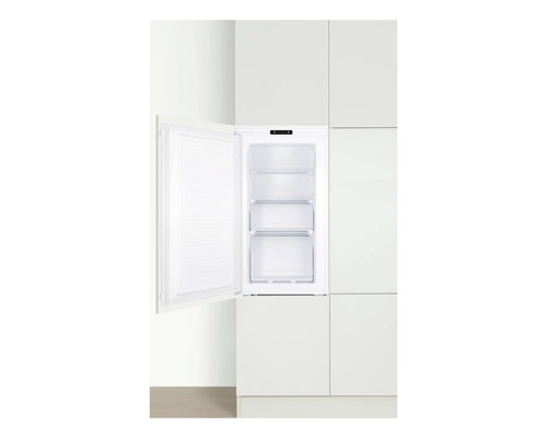 Integrierter Gefrierschrank mit offener Tür und drei Schubladen