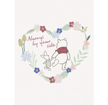 Illustration mit Winnie Puuh und Ferkel im Blumenherz mit dem Text Always by your side