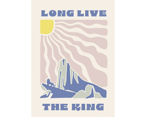 Illustration mit der Aufschrift ''Long Live The King'', einer Felsformation und einem Löwen