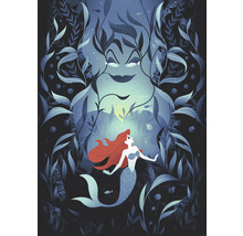 Illustration einer Meerjungfrau unter dem Meer mit einer großen Figur im Hintergrund