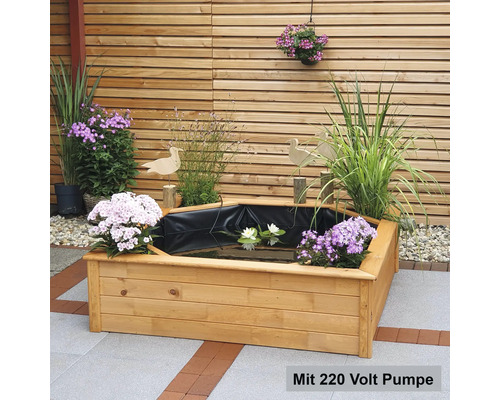 Holzteich mit Wasserpflanzen und 220 Volt Pumpe im Garten