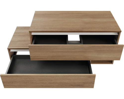 Holzkommode mit offenen Schubladen