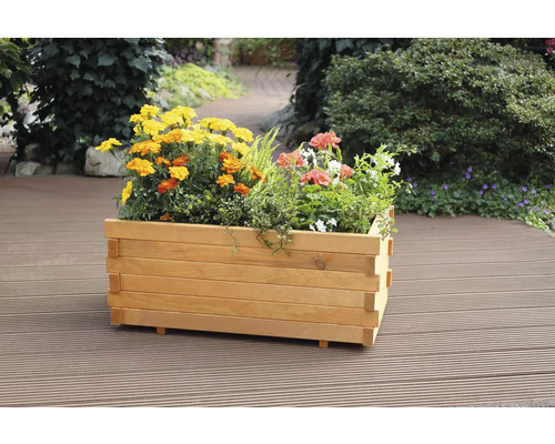 Pflanzkasten „Lucca“ mit Pflanzfolie aus Holz 39 x 69 x 29,5 cm honigfarben Holzblumenkasten bepflanzt mit Blumen im Garten