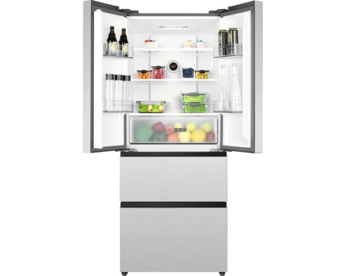 Geöffneter Kühlschrank mit Lebensmitteln in Fächern und Schubladen