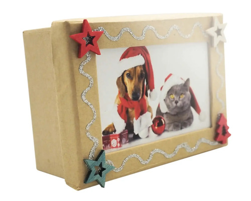 Fotobox mit Hunde- und Katzenmotiv in Weihnachtsmannkostümen