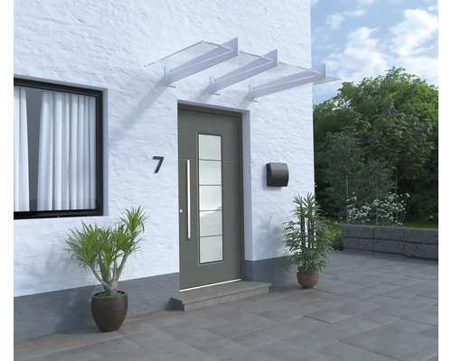 Eingangsbereich eines Hauses mit Vordach, Haustür, Briefkasten und Pflanzen