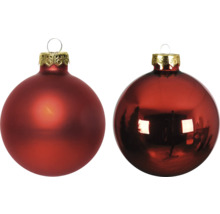 Zwei Weihnachtskugeln als Baumschmuck