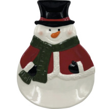 Schneemannfigur mit Hut und Schal als Weihnachtsdekoration