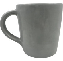Keramiktasse mit Henkel